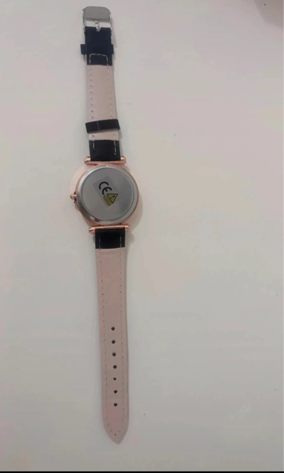 Reloj de fantasía elegante - Caja dorada y pulsera negra – photo 5